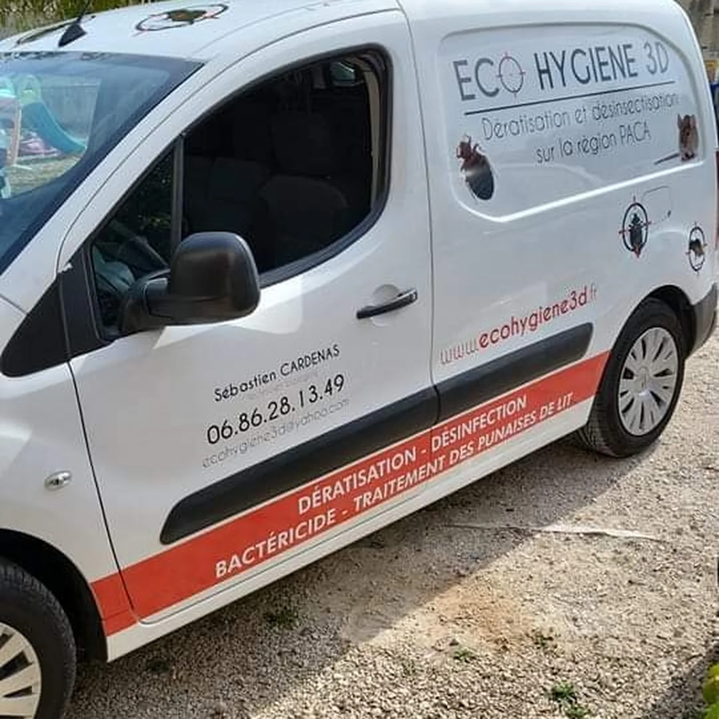 Véhicule d'intervention d'Eco Hygiène 3D
