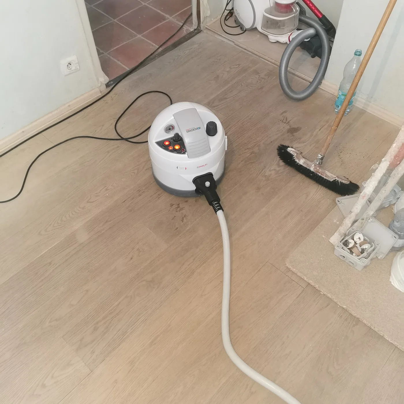 Traitement à la vapeur sèche dans un logement
